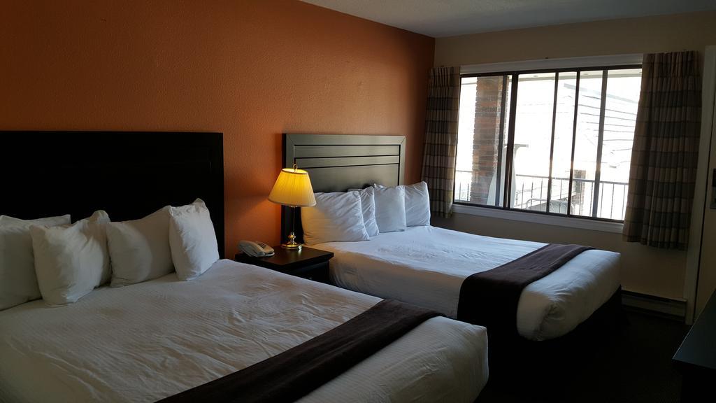 North Pointe Inn And Suites 킬로나 외부 사진