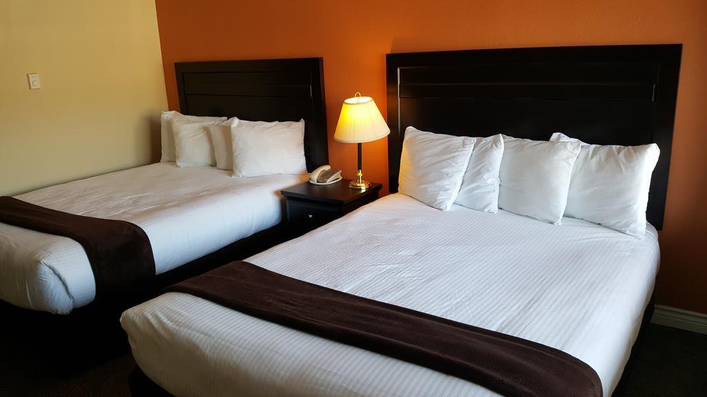 North Pointe Inn And Suites 킬로나 외부 사진