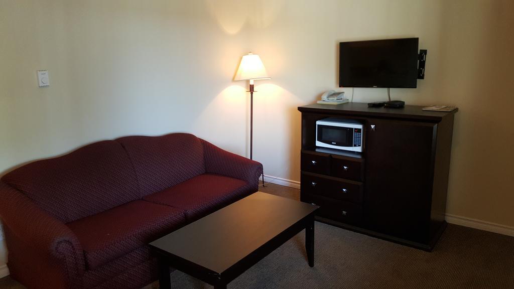 North Pointe Inn And Suites 킬로나 외부 사진