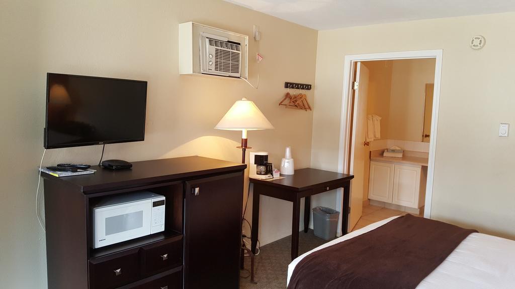 North Pointe Inn And Suites 킬로나 외부 사진