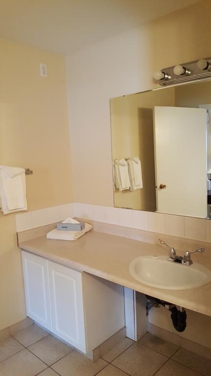 North Pointe Inn And Suites 킬로나 외부 사진